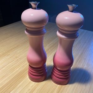 Le Creuset salt and peper milt